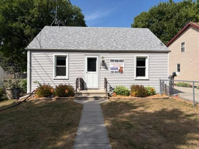 1216 4th Avenue Moorhead, MN 56560