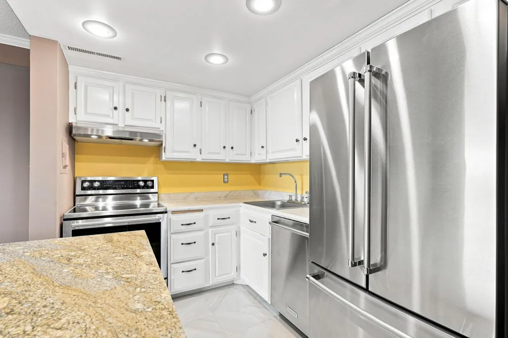 400 Groveland Ave #708 Minneapolis, MN 55403