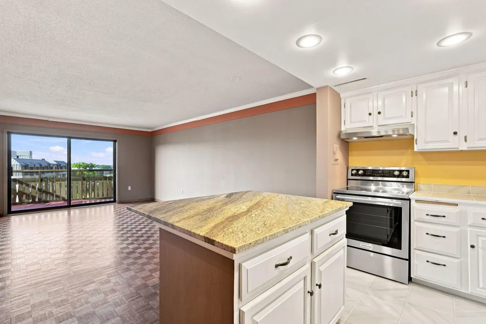 400 Groveland Ave #708 Minneapolis, MN 55403