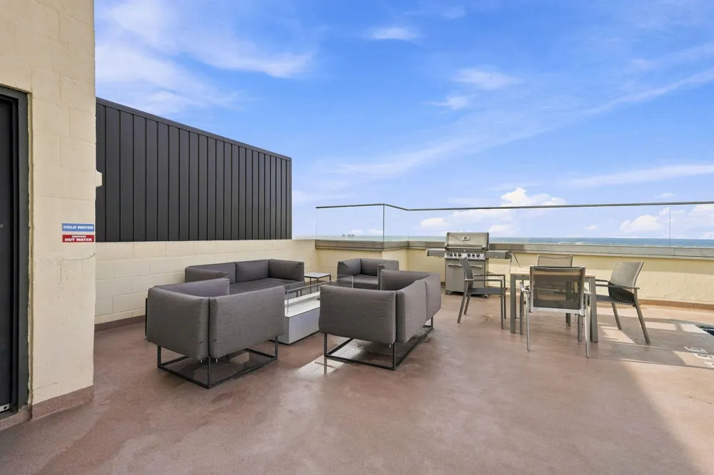 400 Groveland Ave #708 Minneapolis, MN 55403