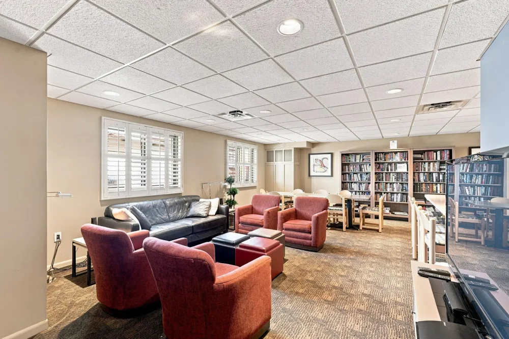 400 Groveland Ave #708 Minneapolis, MN 55403