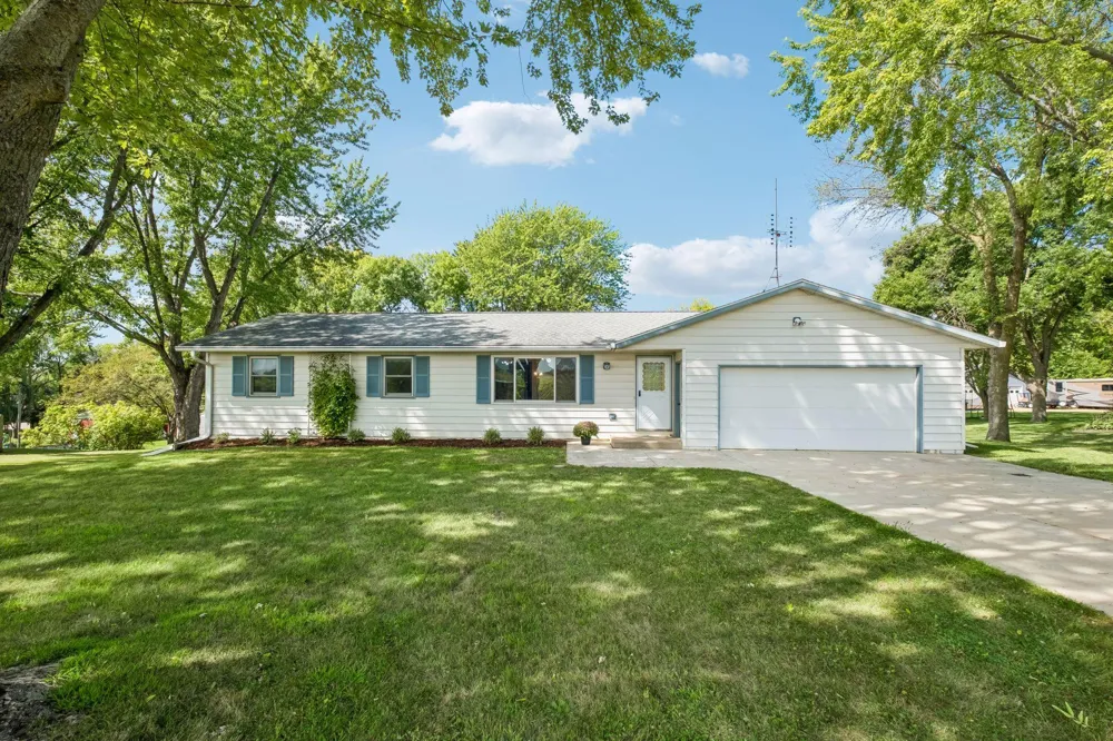 8887 Reitz Lake Road Waconia, MN 55387