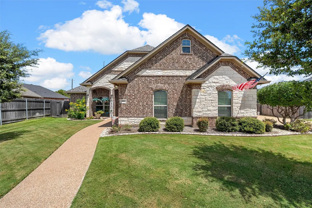 804 Gallant Fox Hewitt, TX 76643