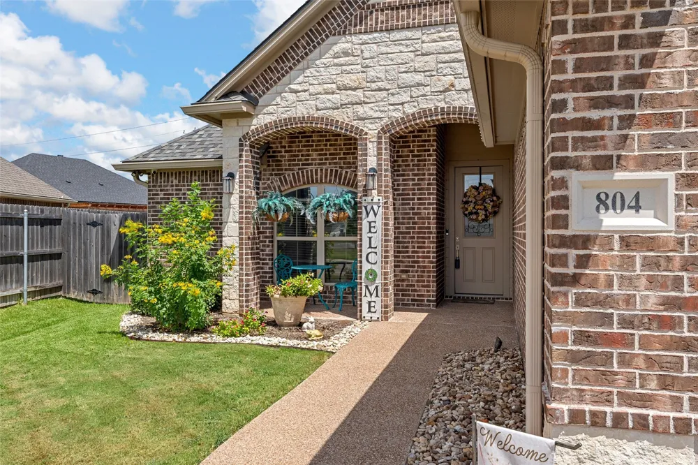 804 Gallant Fox Hewitt, TX 76643
