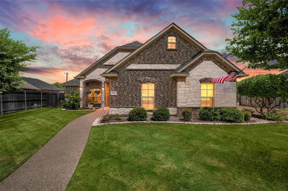 804 Gallant Fox Hewitt, TX 76643