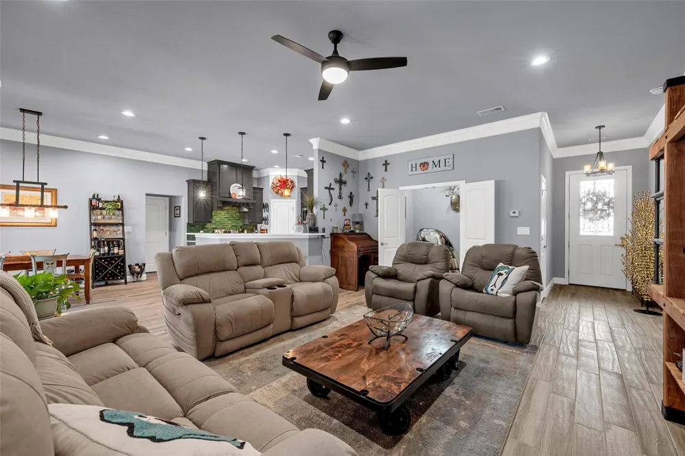 804 Gallant Fox Hewitt, TX 76643