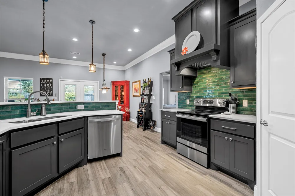 804 Gallant Fox Hewitt, TX 76643