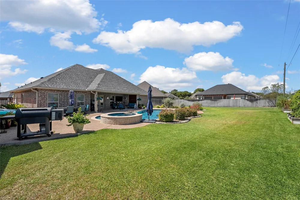 804 Gallant Fox Hewitt, TX 76643