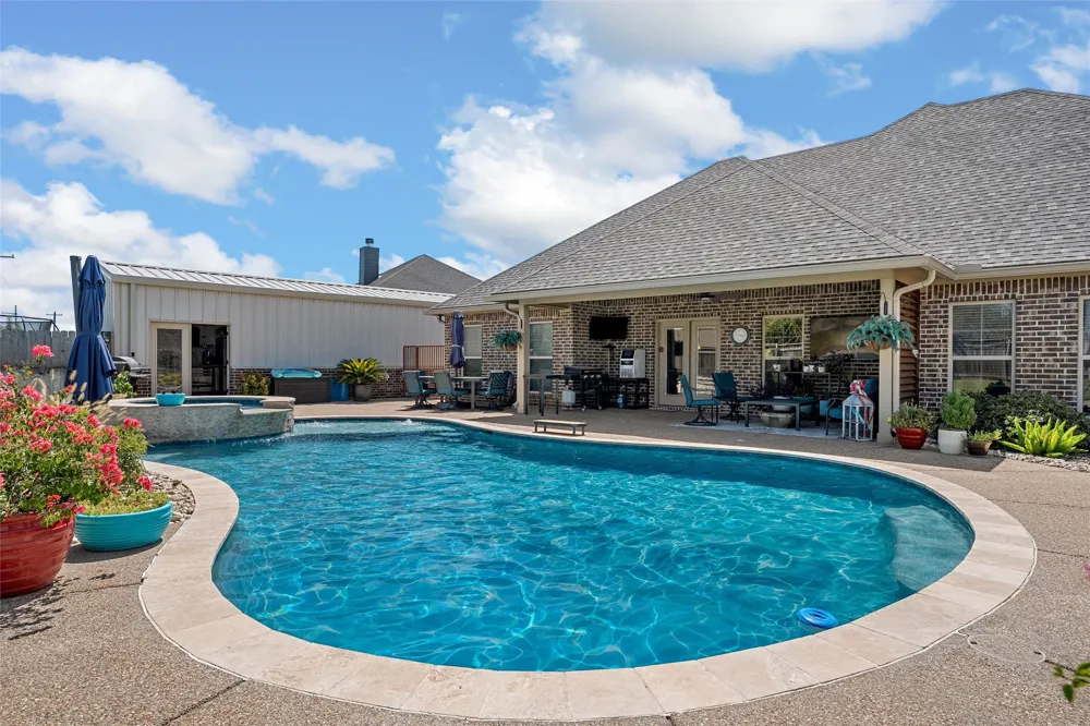 804 Gallant Fox Hewitt, TX 76643