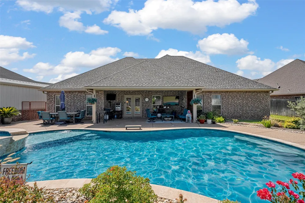 804 Gallant Fox Hewitt, TX 76643