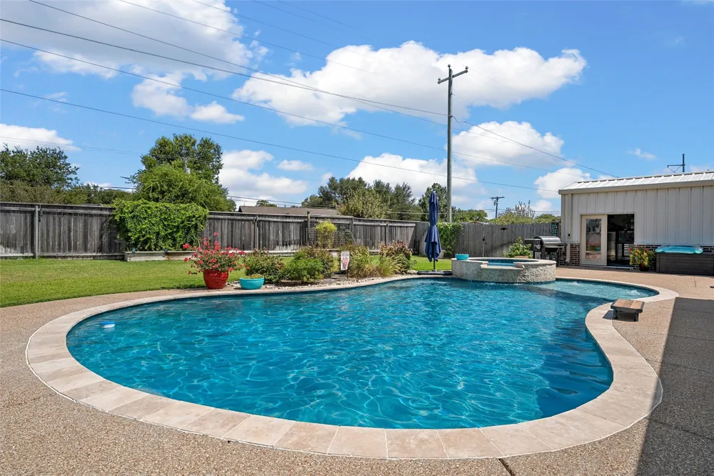 804 Gallant Fox Hewitt, TX 76643