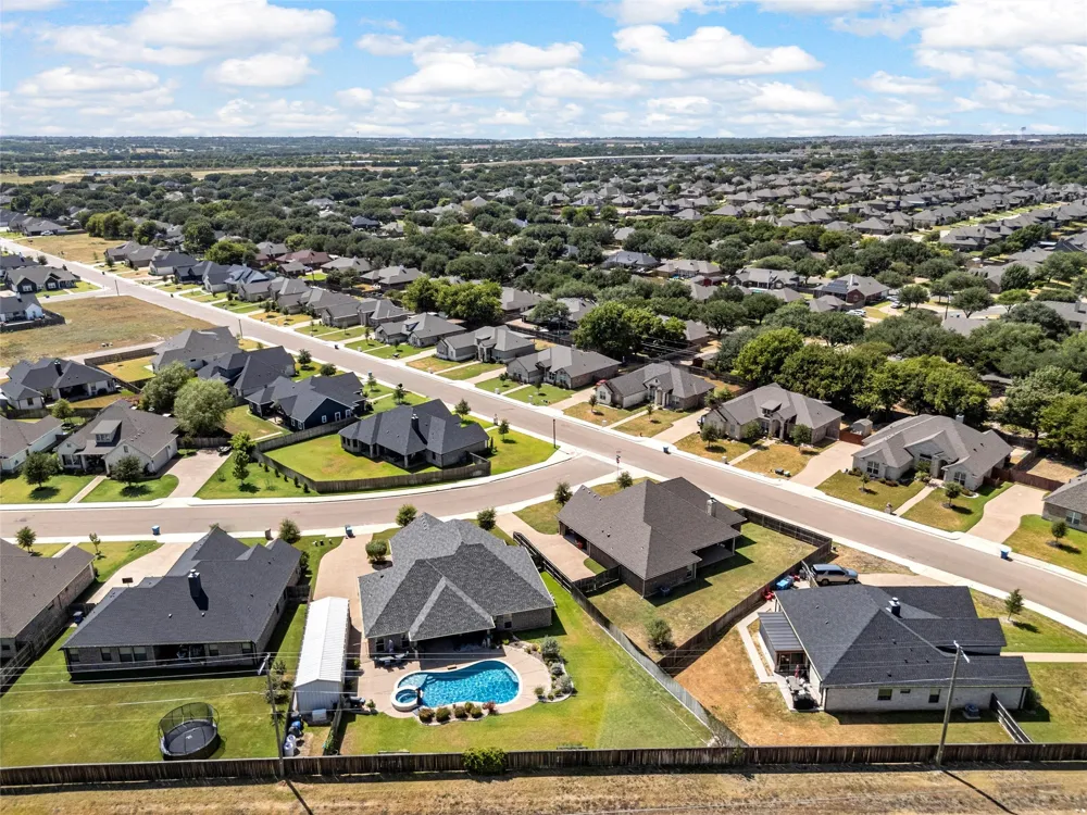 804 Gallant Fox Hewitt, TX 76643