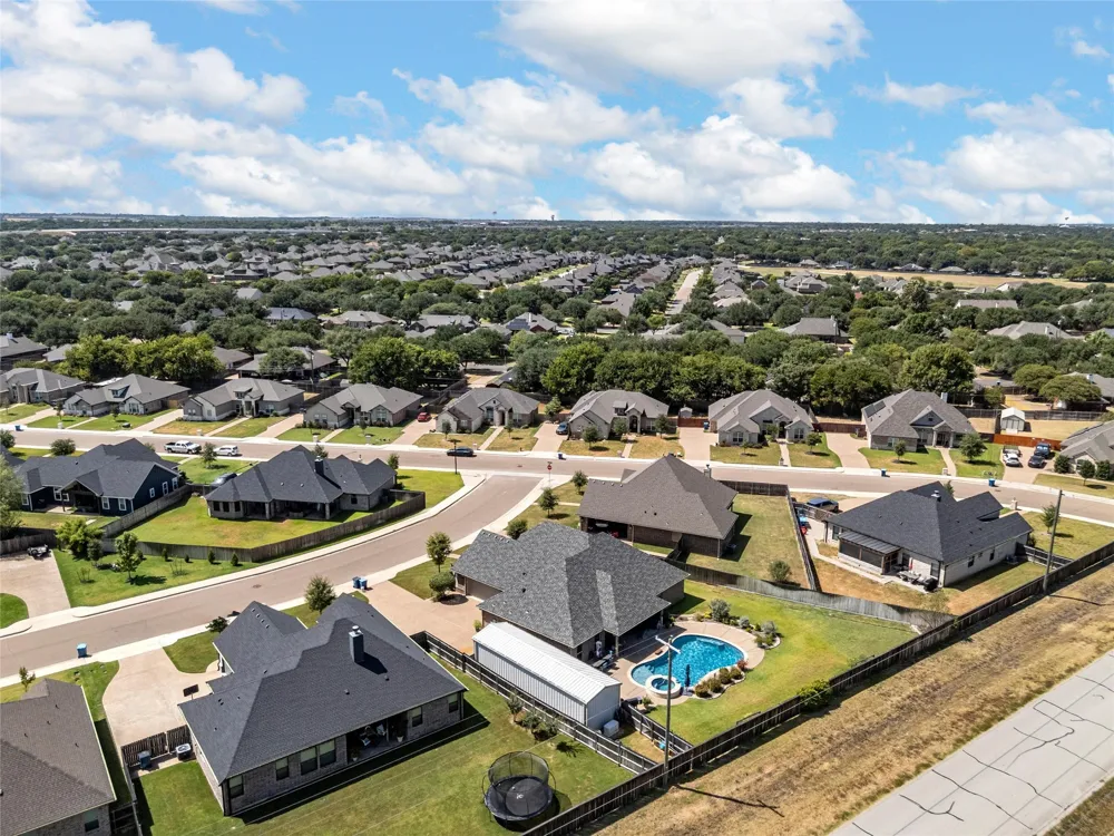 804 Gallant Fox Hewitt, TX 76643
