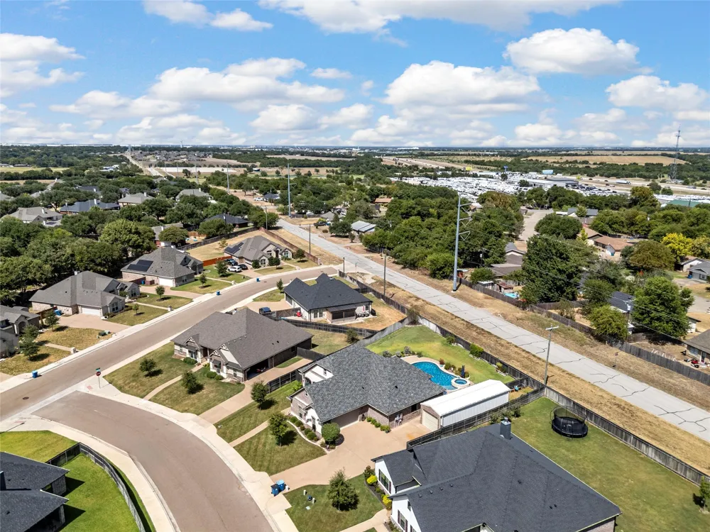 804 Gallant Fox Hewitt, TX 76643