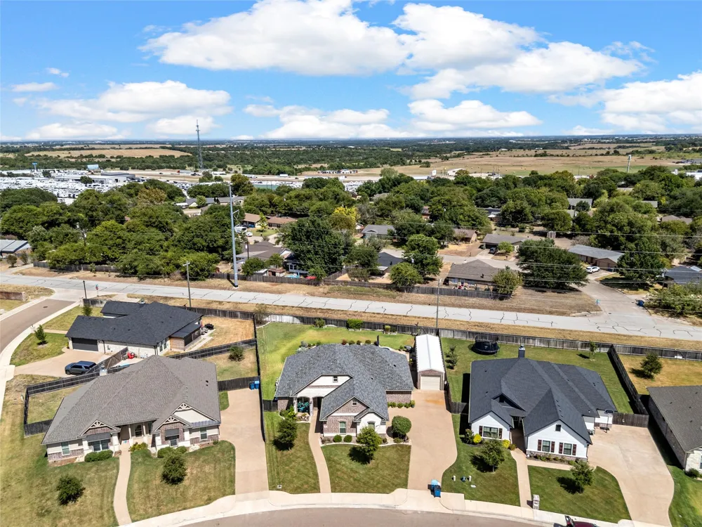 804 Gallant Fox Hewitt, TX 76643