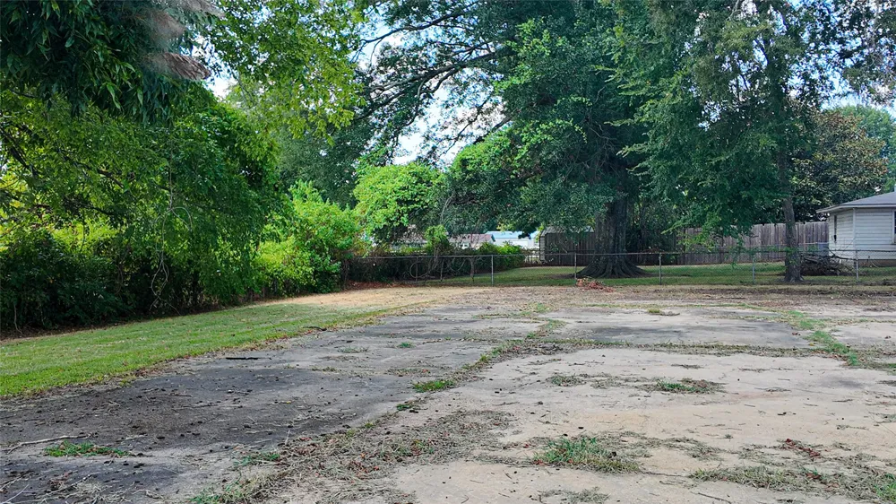 103 W 1st Street Hooks, TX 75561