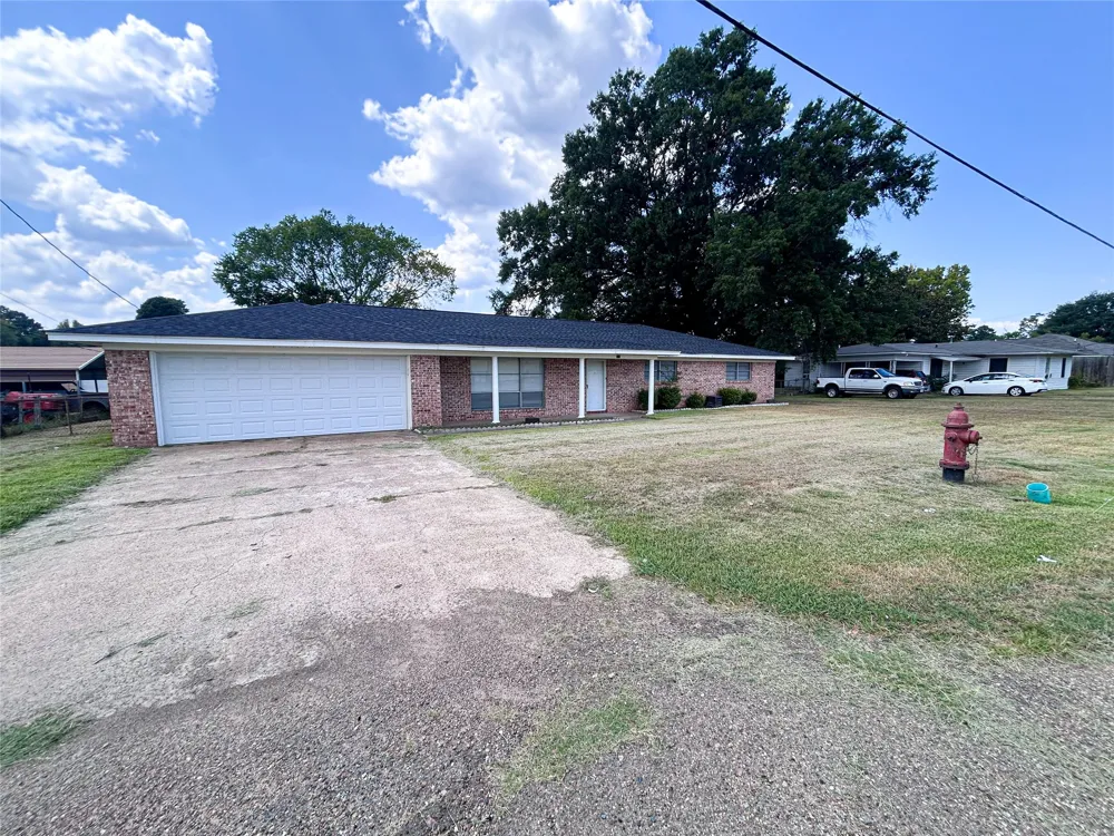 103 W 1st Street Hooks, TX 75561