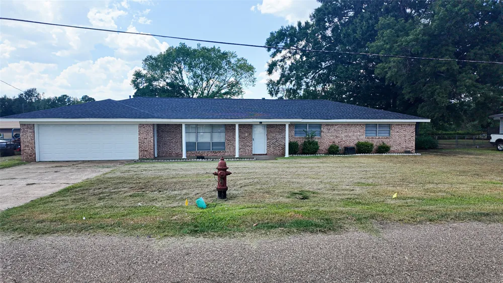 103 W 1st Street Hooks, TX 75561