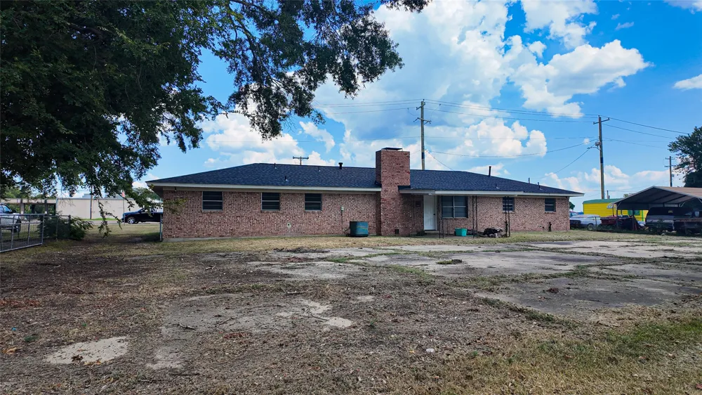 103 W 1st Street Hooks, TX 75561