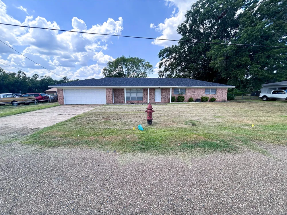103 W 1st Street Hooks, TX 75561