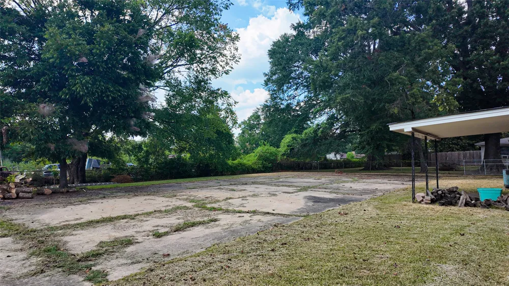 103 W 1st Street Hooks, TX 75561