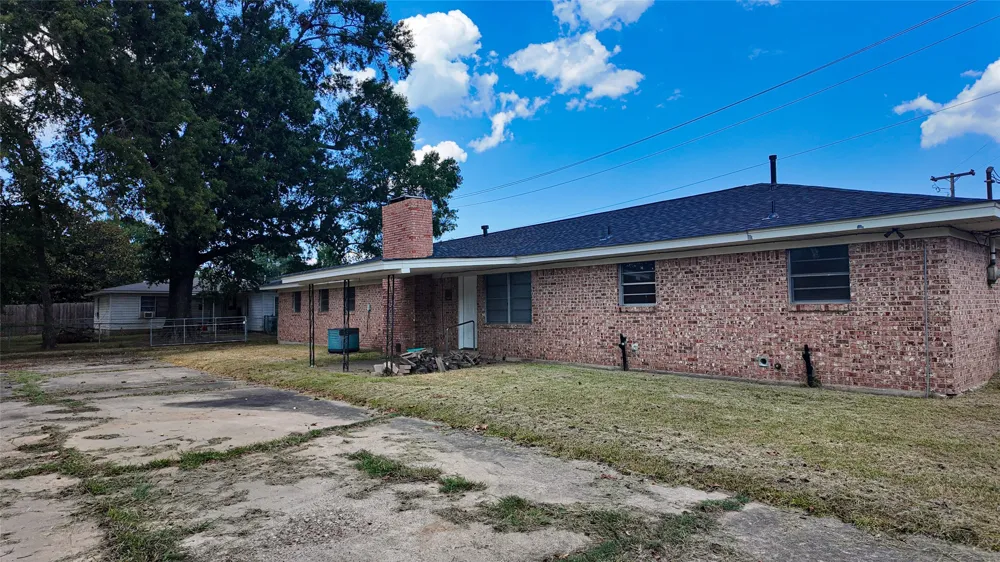 103 W 1st Street Hooks, TX 75561