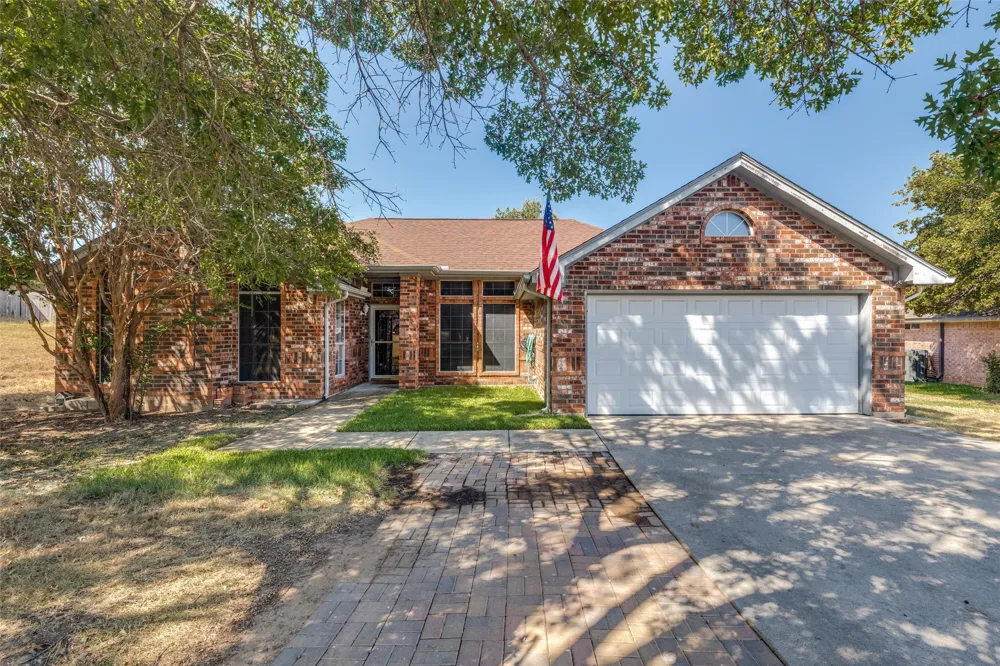808 Wayne Trail Azle, TX 76020