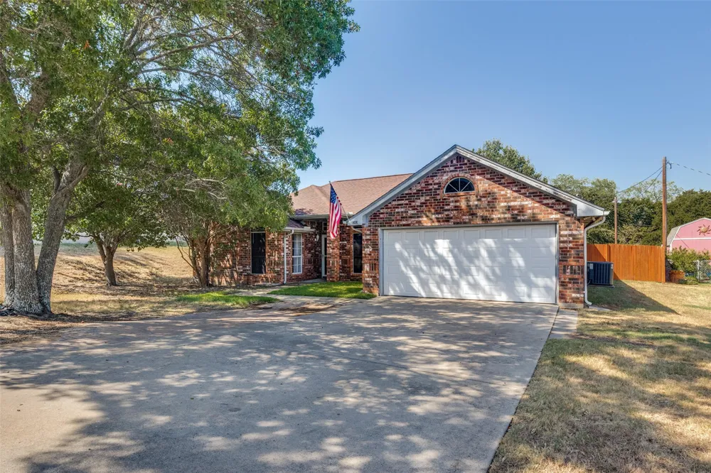 808 Wayne Trail Azle, TX 76020