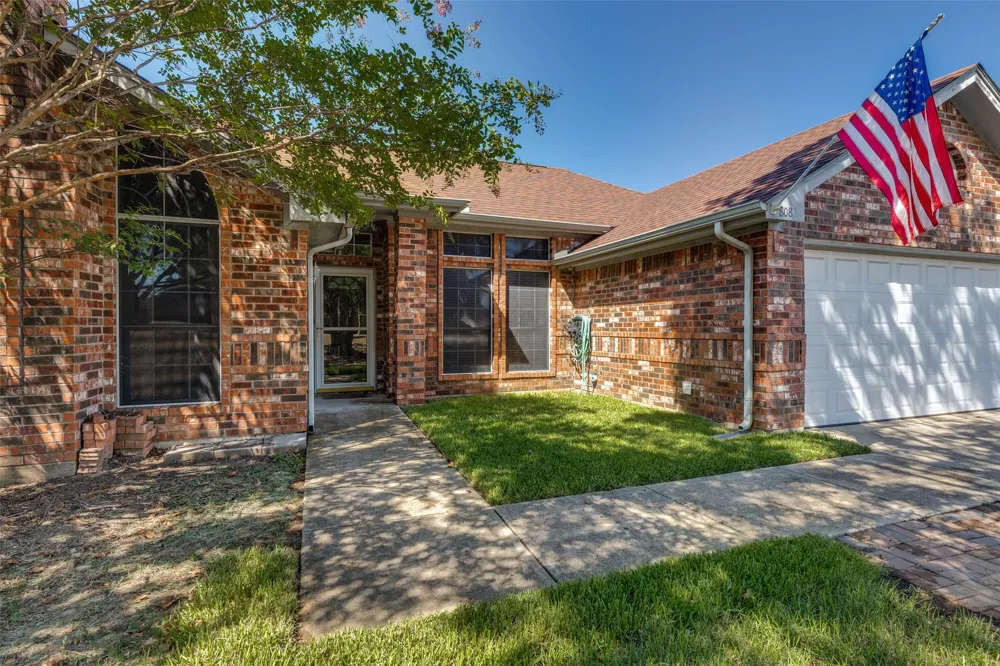 808 Wayne Trail Azle, TX 76020