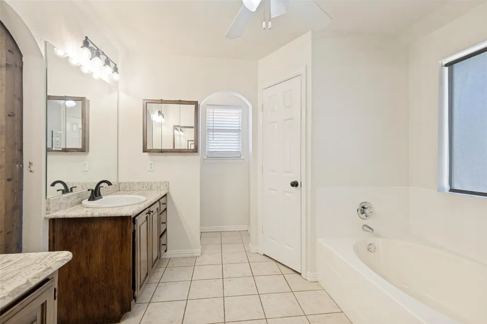 808 Wayne Trail Azle, TX 76020