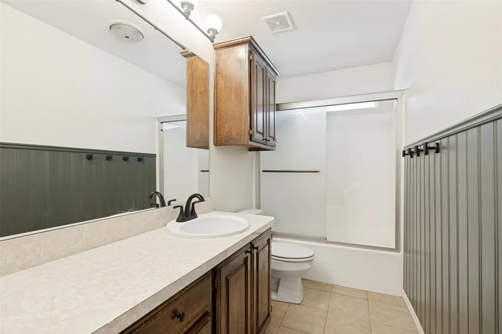 808 Wayne Trail Azle, TX 76020