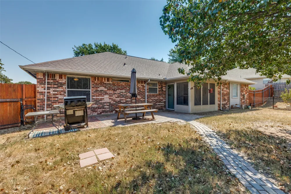 808 Wayne Trail Azle, TX 76020
