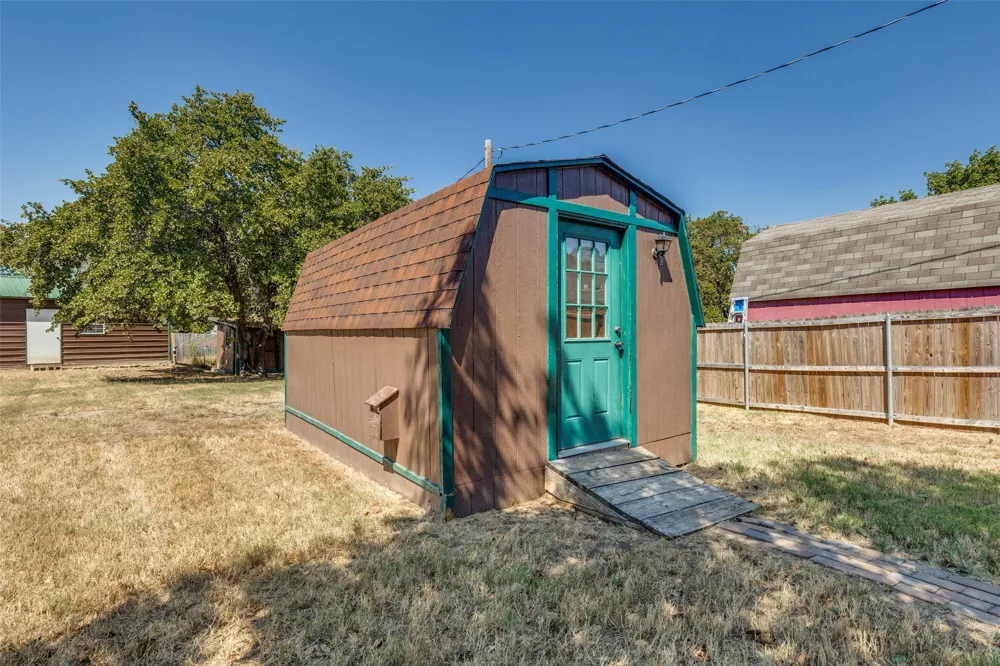 808 Wayne Trail Azle, TX 76020
