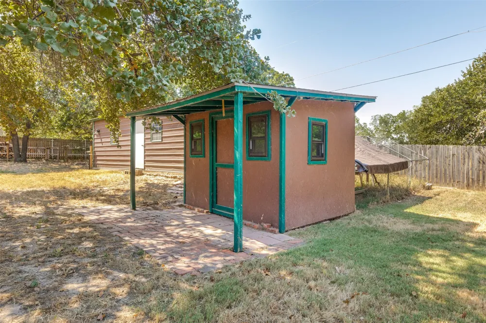808 Wayne Trail Azle, TX 76020