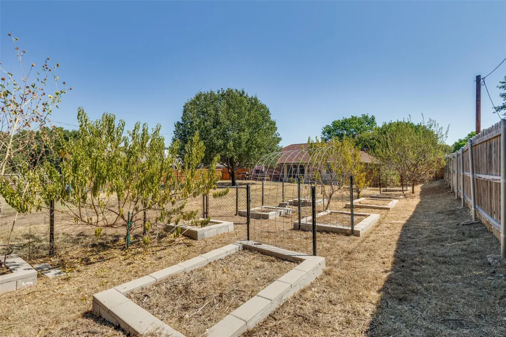 808 Wayne Trail Azle, TX 76020