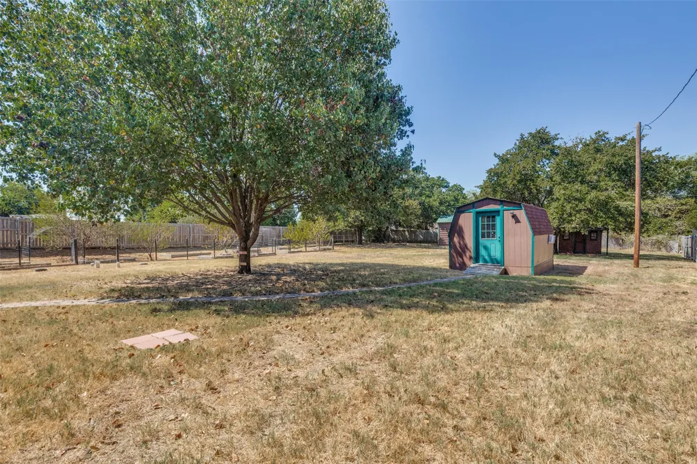 808 Wayne Trail Azle, TX 76020