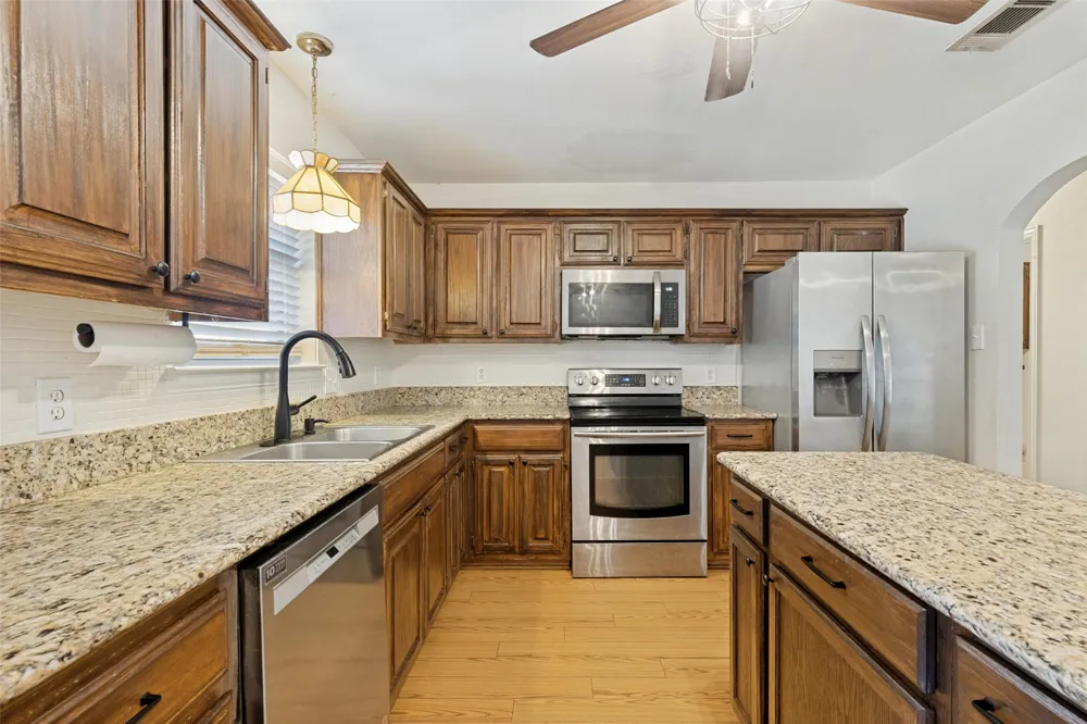 808 Wayne Trail Azle, TX 76020