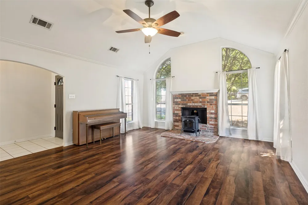 808 Wayne Trail Azle, TX 76020