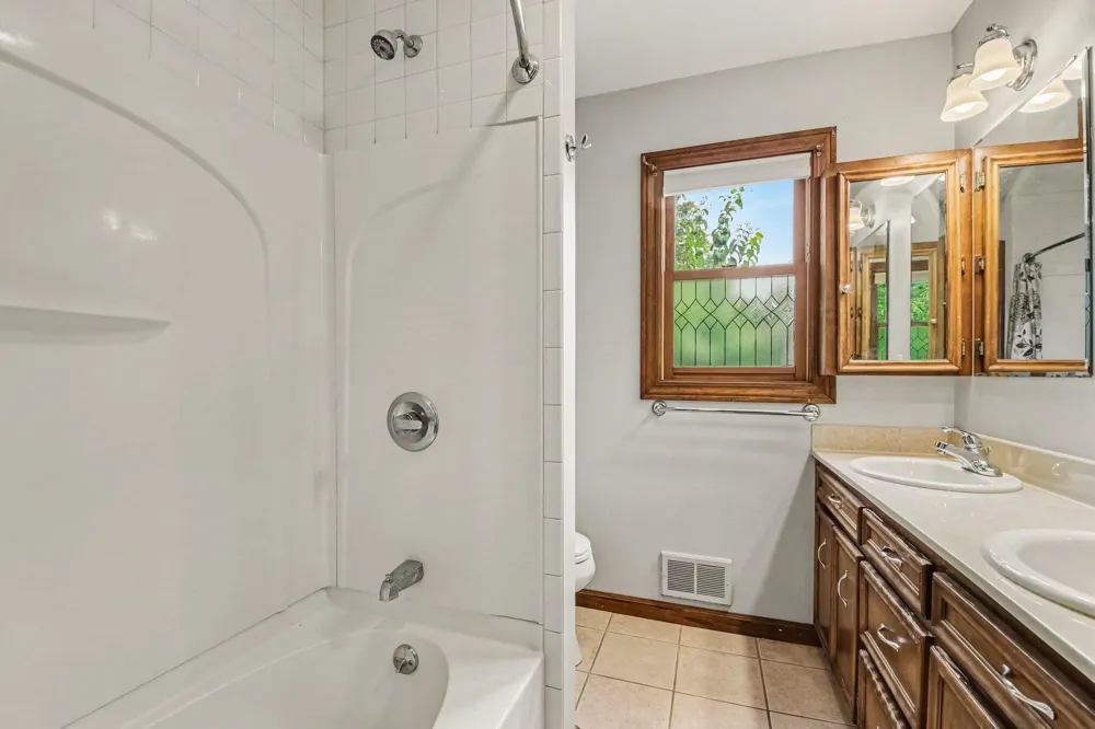 2146 Engleside Drive SE Grand Rapids, MI 49546
