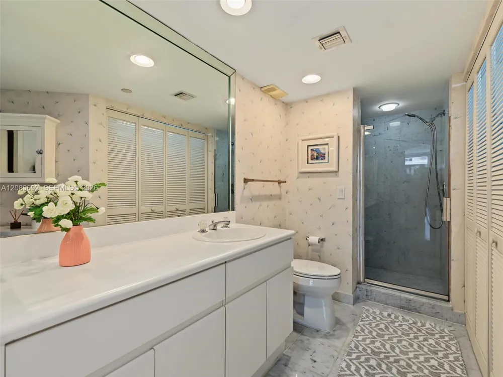16445 Collins Ave #825 Sunny Isles Beach, FL 33160