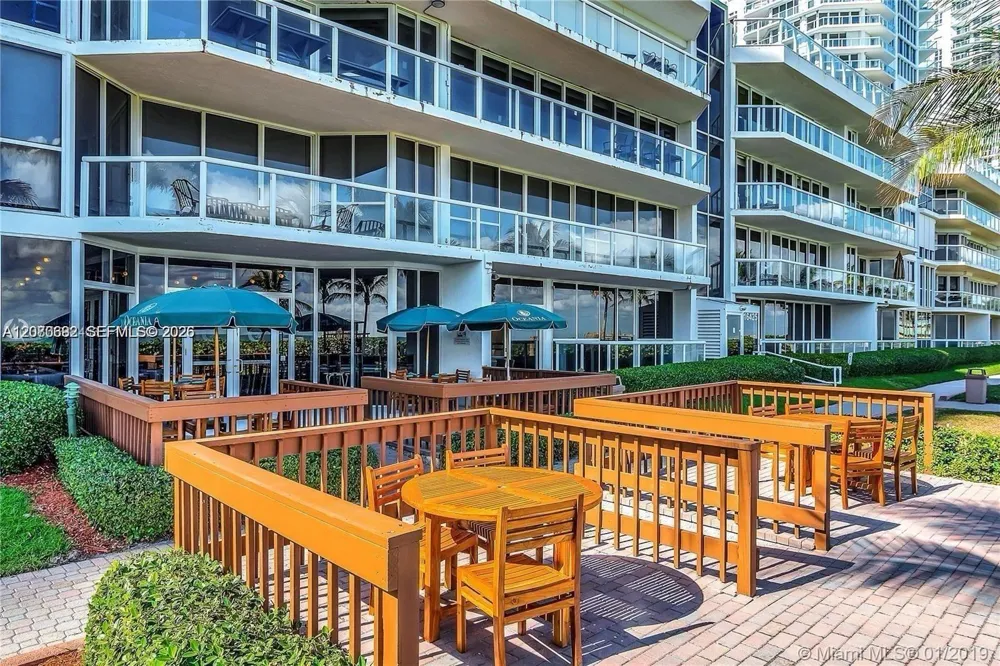 16445 Collins Ave #825 Sunny Isles Beach, FL 33160