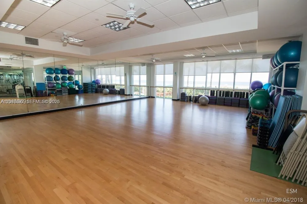 16445 Collins Ave #825 Sunny Isles Beach, FL 33160