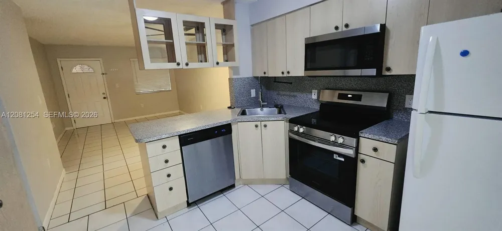 5500 W 21st Ct #204 Hialeah, FL 33016