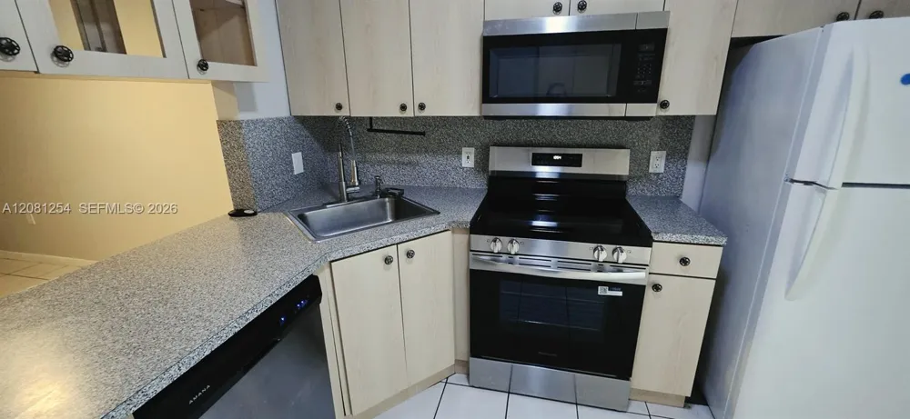 5500 W 21st Ct #204 Hialeah, FL 33016