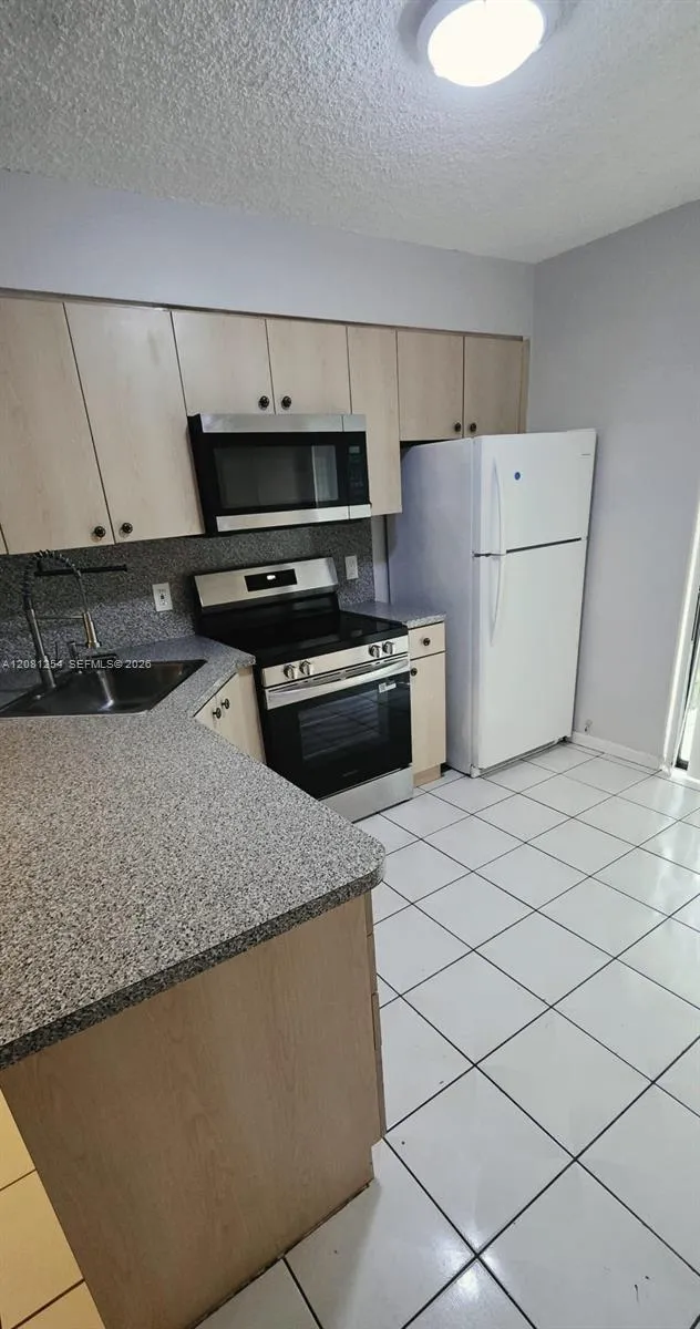 5500 W 21st Ct #204 Hialeah, FL 33016