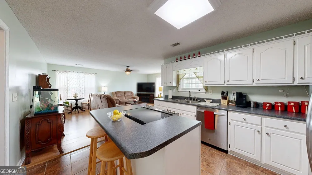 157 Scarlett Ohara DR Ailey, GA 30410
