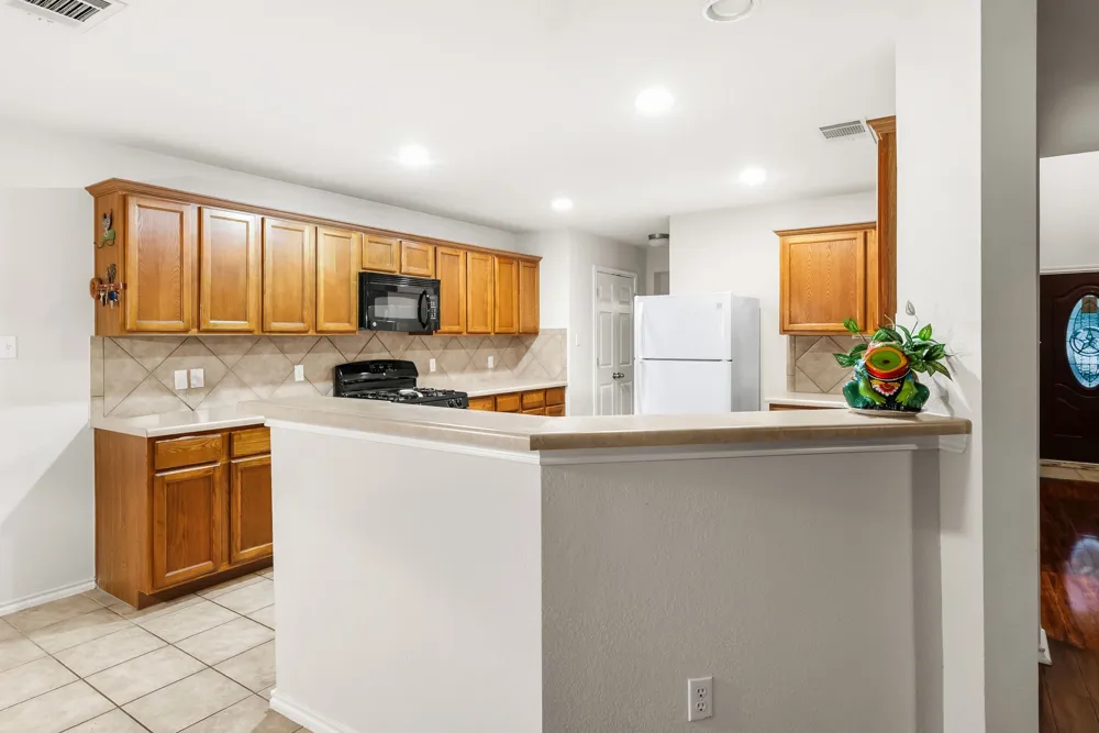 5143 Marsh Lane Buda, TX 78610