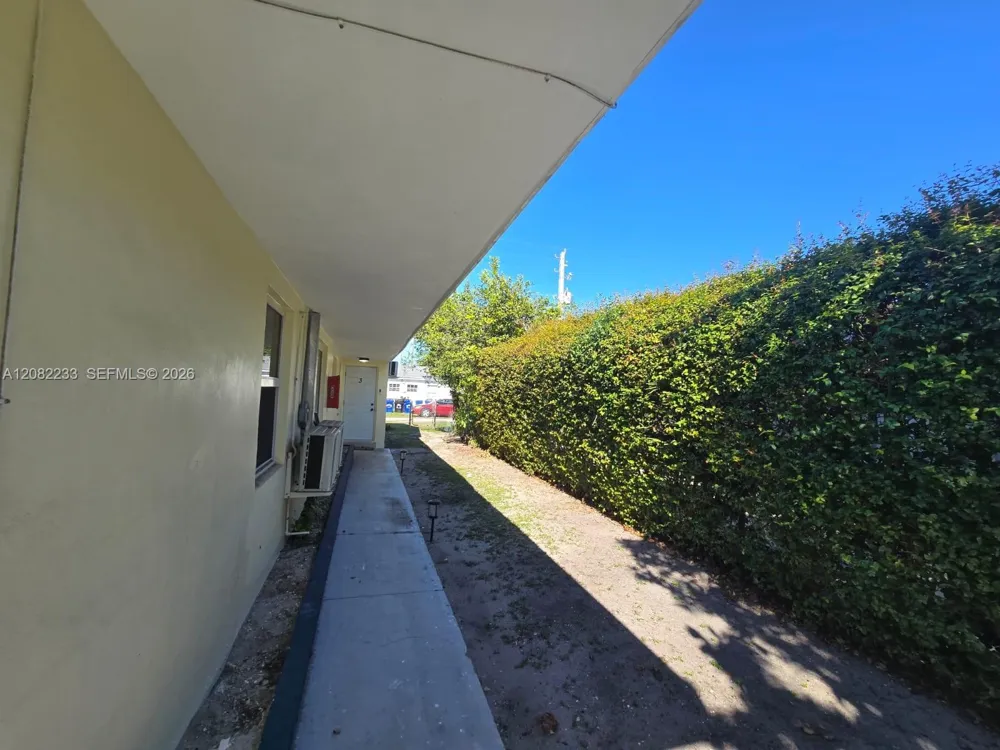 1945 NE 171st St #1 North Miami Beach, FL 33162