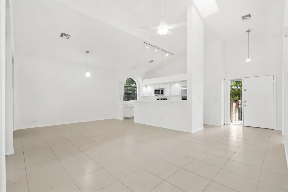 8049 ABERDEEN DRIVE #202 Boynton Beach, FL 33472