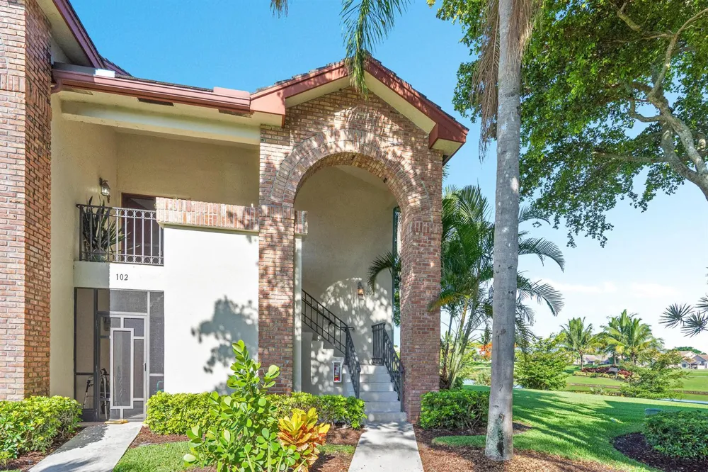 8049 ABERDEEN DRIVE #202 Boynton Beach, FL 33472